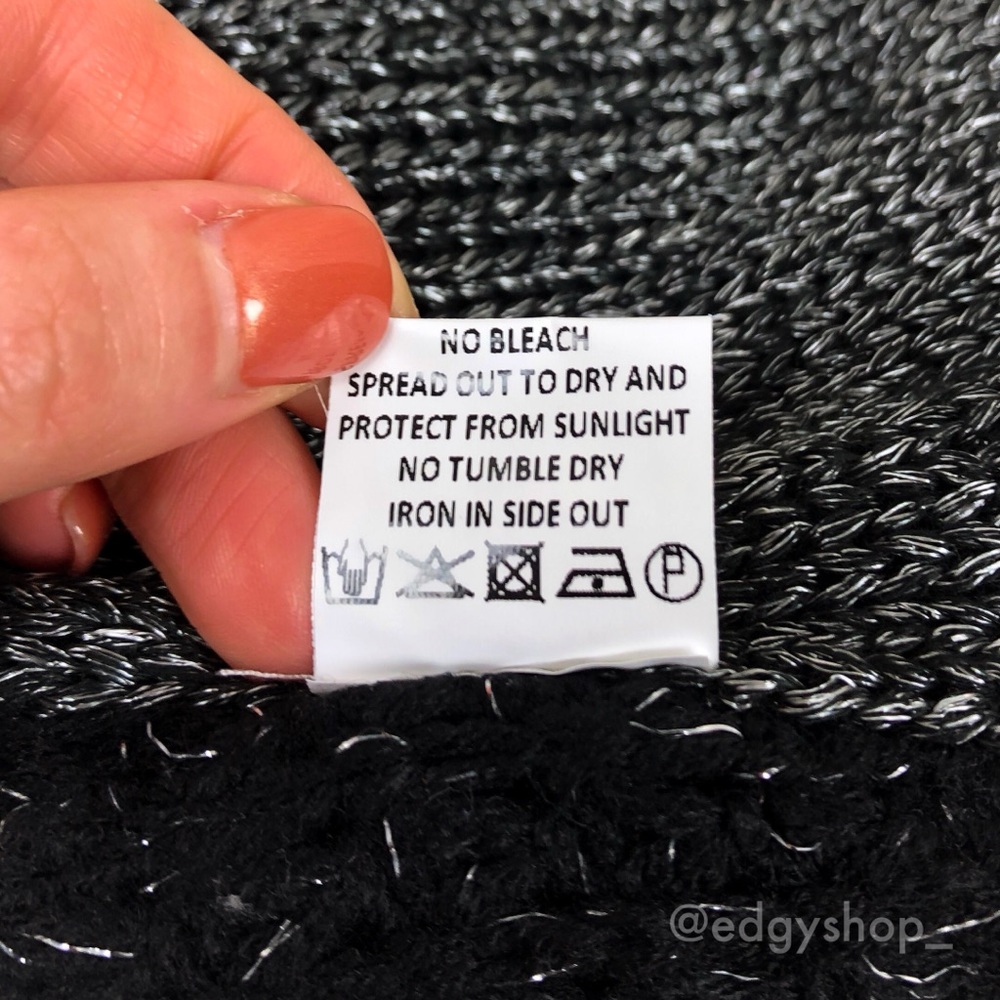 LF | The Sloane Society Oversized V-Neck Sweater - Picture 6 of 7